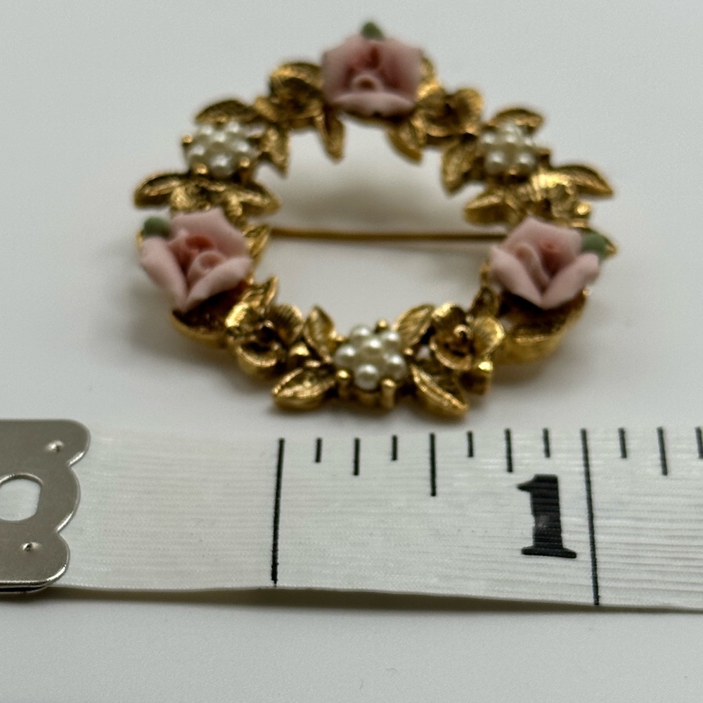 Vintage Brooch Circle Pin, Gold Tone Rose Adorned Wreath Romantic Beauty View 3